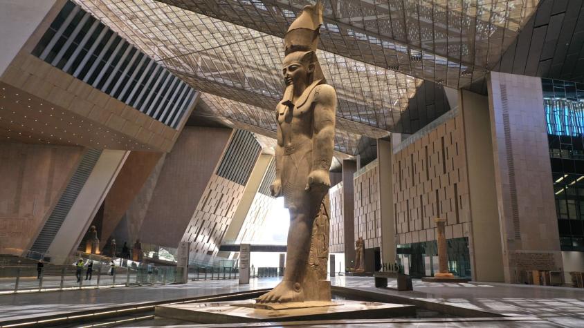 Estatua de Ramsés II en el Gran Museo Egipcio. Créditos: Facebook GME