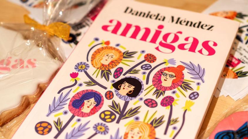 Libro amigas de Daniela Méndez