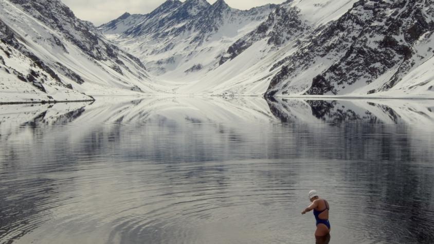 El documental “Sincronía” llega a 13C: Explora la conexión con el mar de dos excepcionales mujeres