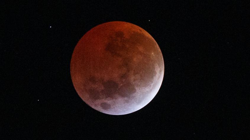 Eclipse lunar total más conocido como Luna de sangre visto desde Chile en 2025. Créditos: AGENCIA UNO
