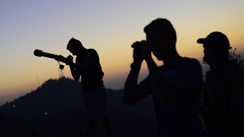 Personas con telescopios. Créditos: Agencia UNO. 