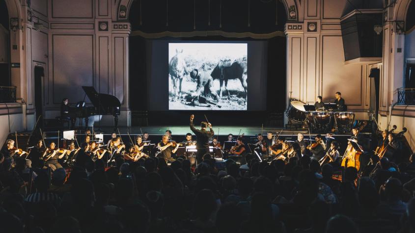 CINE MUSICALIZADO EN VIVO EN EL TEATRO AULA MAGNA FOTO GARY GO