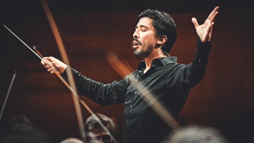 Director y solista: Richard Octaviano Kogima debuta en Chile dirigiendo desde el piano a la Orquesta Sinfónica UdeC.
