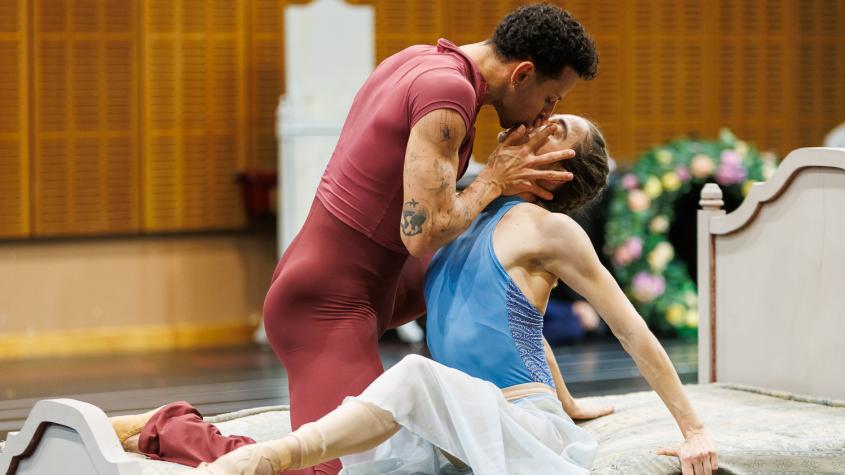 Teatro Municipal de Santiago lidera el estreno mundial de ballet Orgullo y prejuicio.