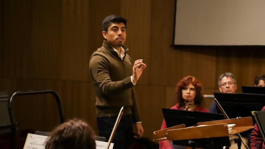 Dayner Tafur-Díaz regresa a la Orquesta Sinfónica UdeC junto al violinista Freddy Varela en "Misterios y Leyendas".