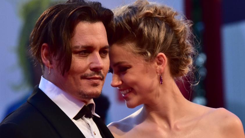 Johnny Depp fumó, tomó y besó apasionadamente a su mujer en festival de Venecia