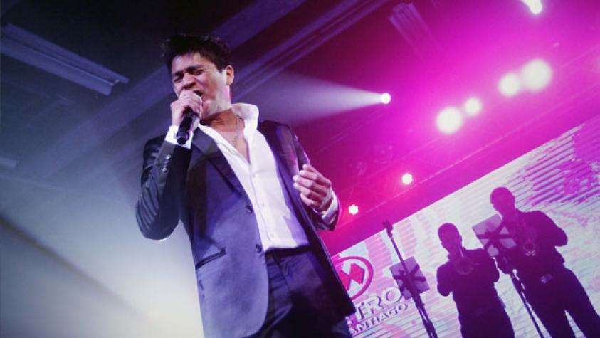 Américo presentó show en la Estación Baquedano
