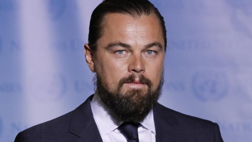 Leonardo DiCaprio apareció con nueva imagen en conferencia pública