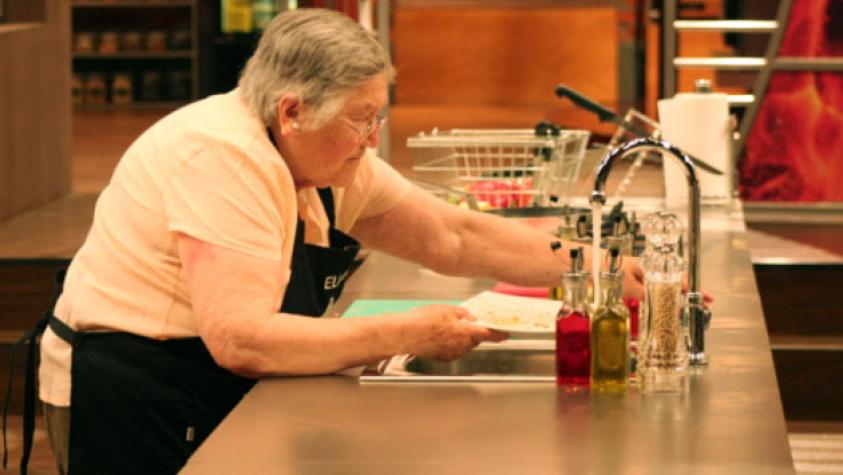 Eliana nos sorprende con su forma de cocinar