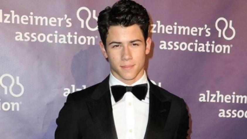 Nick Jonas sorprende con osada sesión de fotos