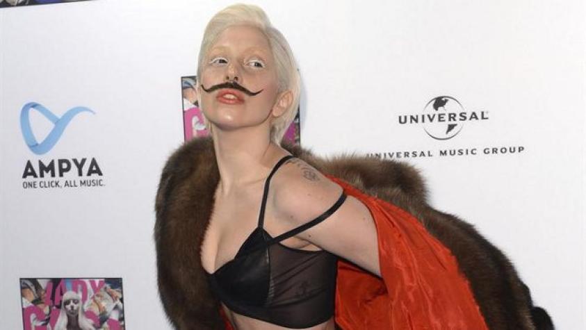 Lady Gaga deja atónito al público alemán con su look
