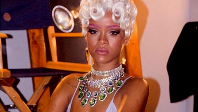 El sugerente look de Rihanna en su nuevo video