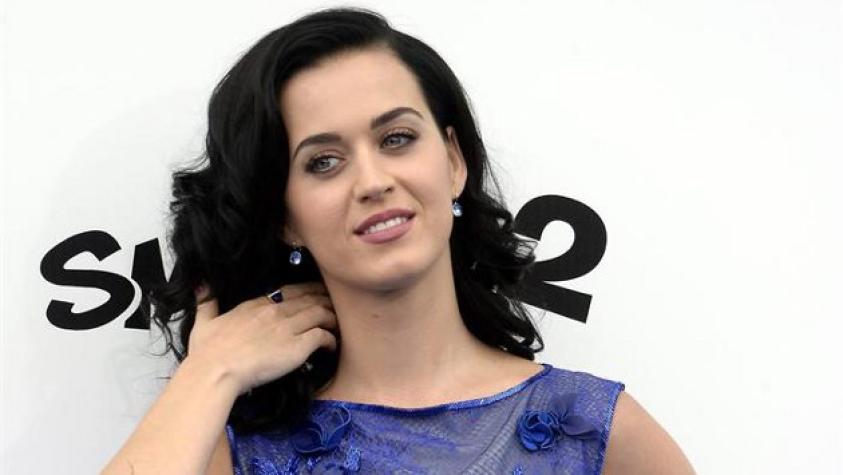 Katy Perry lleva el pelo de dos famosas amigas en su cartera