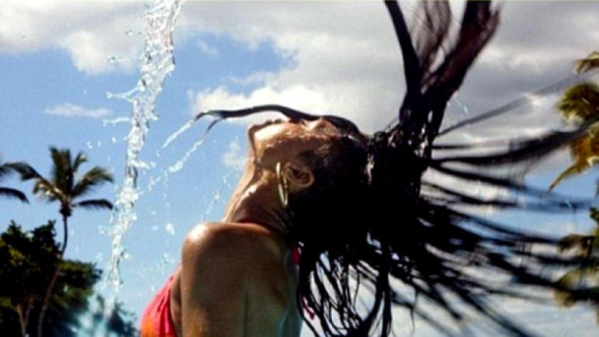 Rihanna presume de su cuerpo en bikini y un nuevo tatuaje