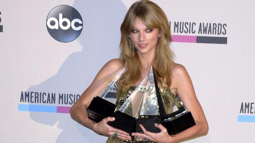 Taylor Swift arrasa en los American Music Awards