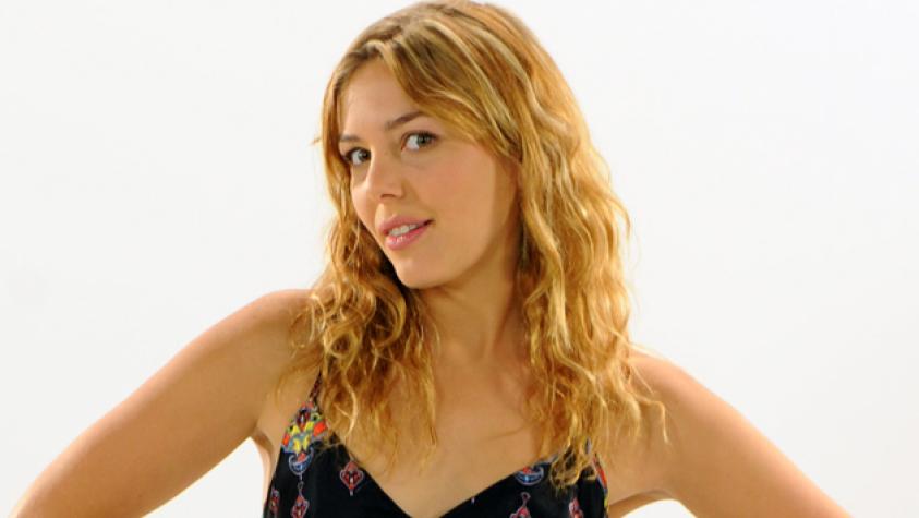 Antonella Orsini sube foto amamantando a su hijo para demostrar lo natural que es