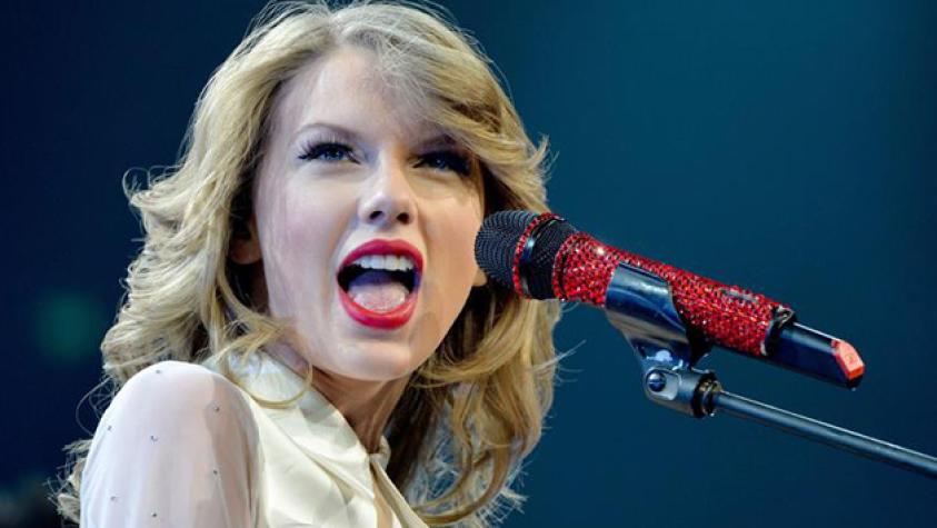 Policía que imita a Taylor Swift causa furor en redes sociales