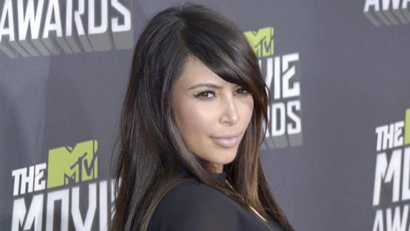Kim Kardashian sufrió un vergonzoso tropiezo