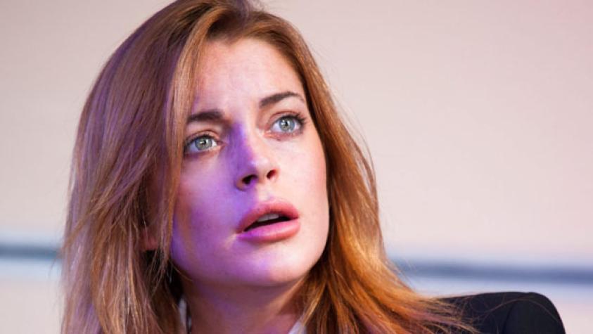 Lindsay Lohan protagoniza escándalo con su novio en medio de la calle