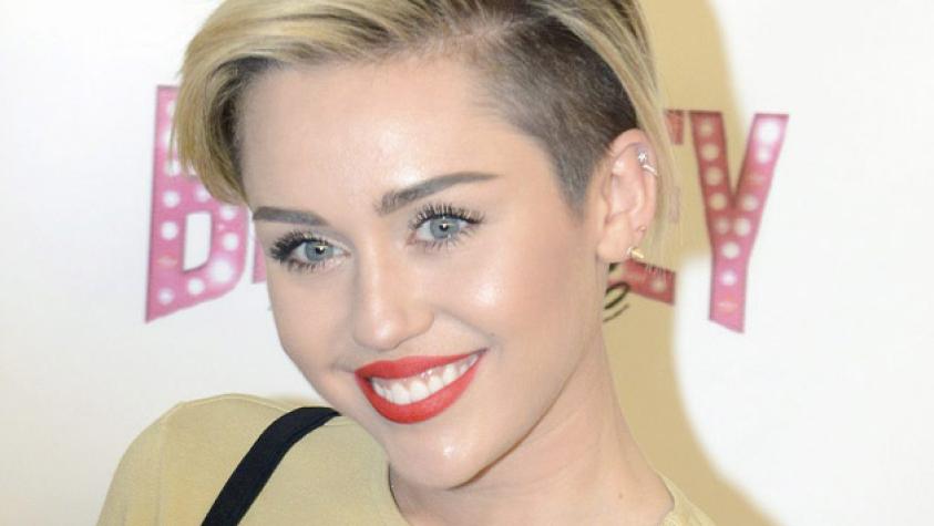 El recatado look de Miley Cyrus para ir a comer con su suegra