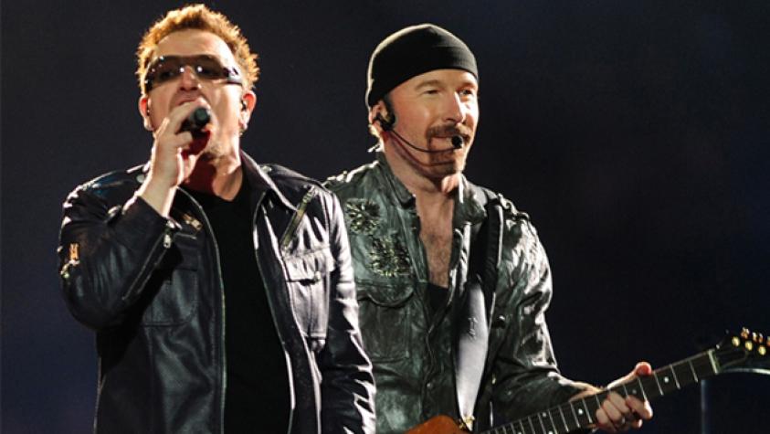 Guitarrista de U2 cae del escenario en pleno concierto