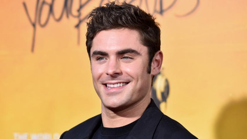 Zac Efron celebra un año de relación con romántica foto