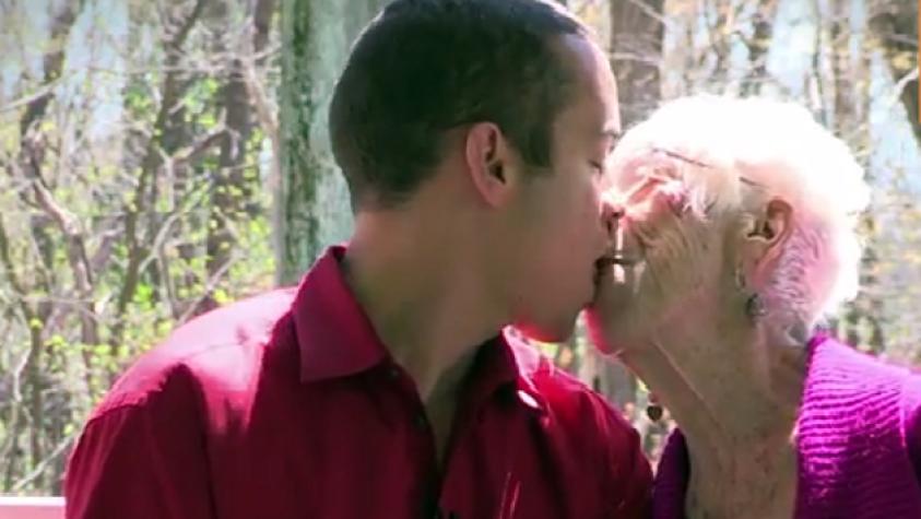 Hombre de 31 años pololea con abuela de 91