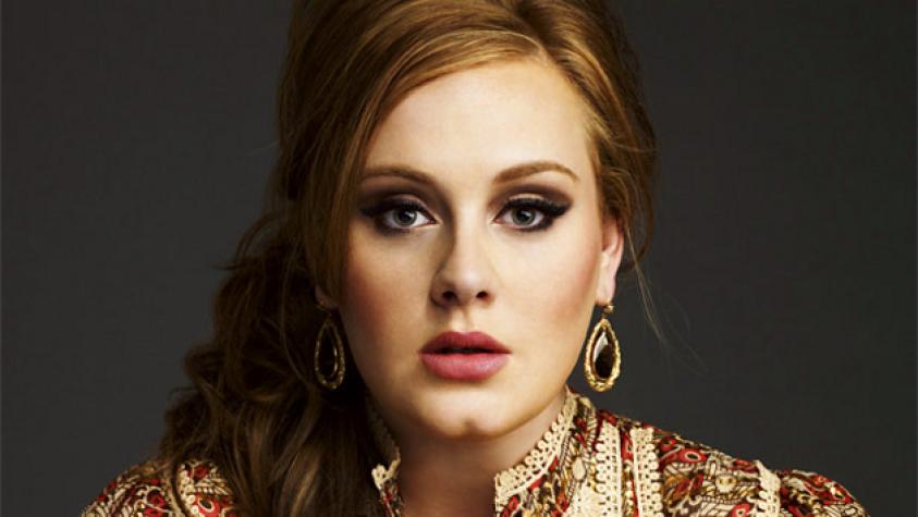 Piden a Adele ser imagen de un portal de citas