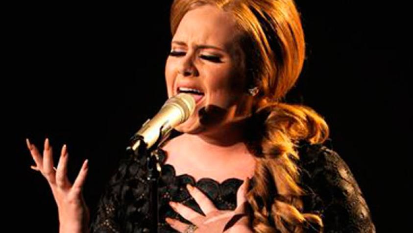 Adele es operada de sus cuerdas vocales con éxito