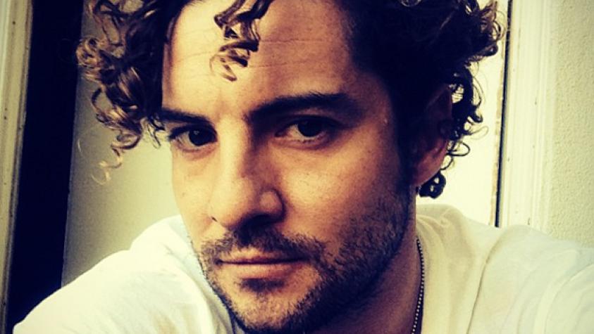 David Bisbal es la voz de “Mamá Mechona”