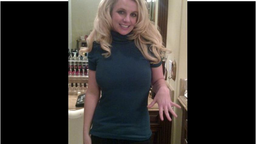 Britney Spears dejó ver su anillo de compromiso
