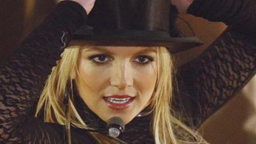 Hijos de Britney Spears no quieren besarla en público