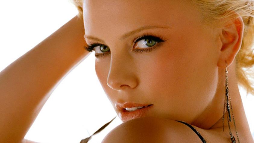 Chalize Theron bebe alcohol para hacer escenas de amor