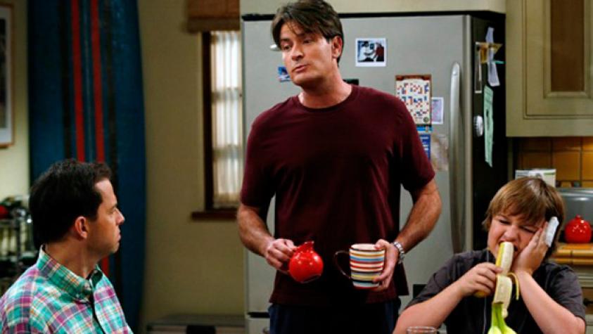 Personaje de Charlie Sheen será rescatado en “Two and a Half Men”
