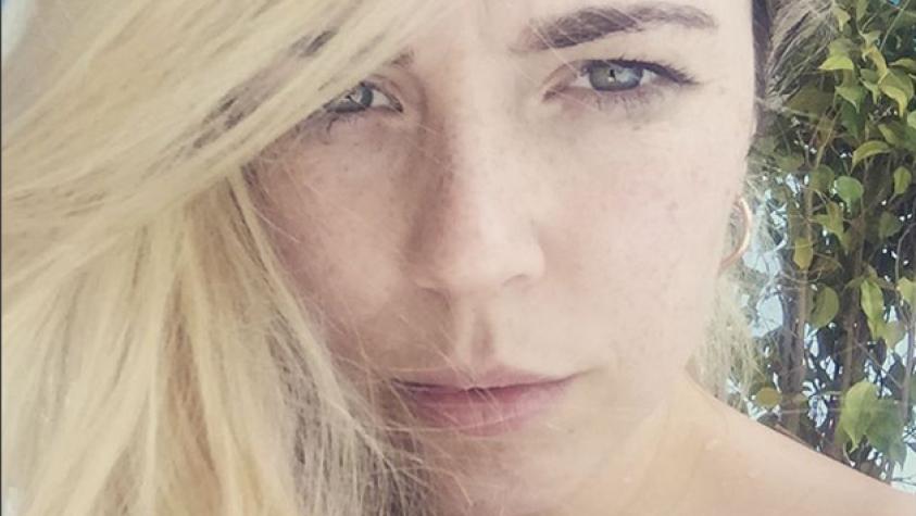 Daniela Aránguiz pasea sin maquillaje por Emiratos Árabes