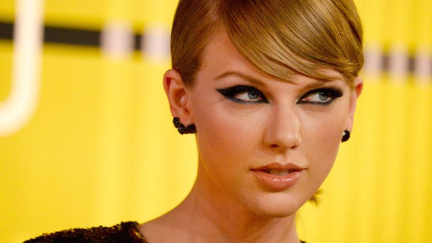 Locutor de radio demanda a Taylor Swift por “arruinarle su carrera”