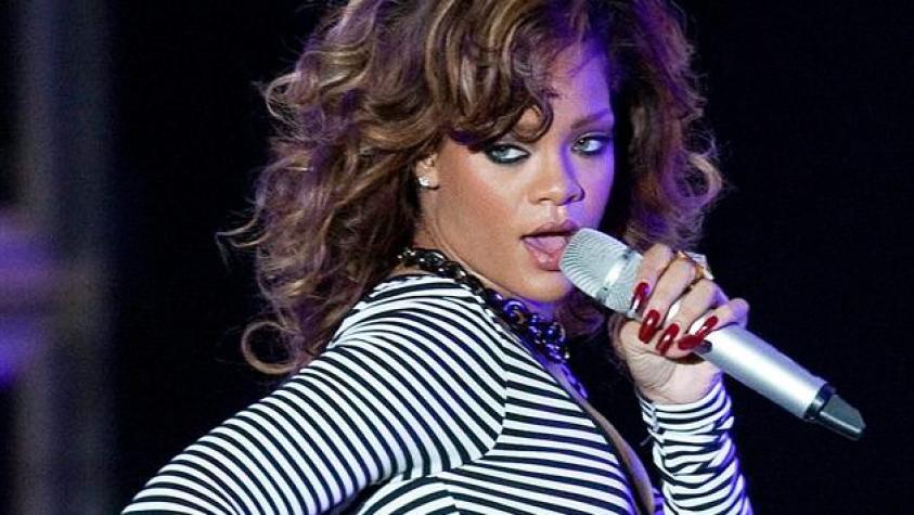 Rihanna deleitó con su sensualidad en Brasil