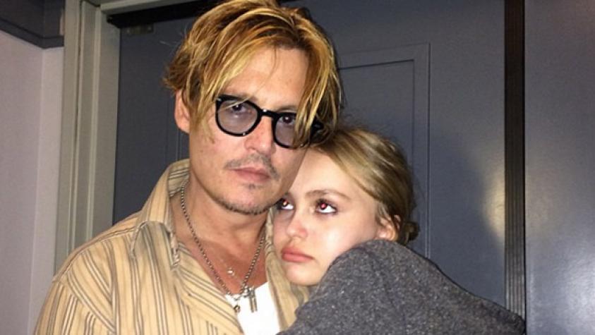 Hija de Johnny Depp se roba todas las miradas en evento de Chanel