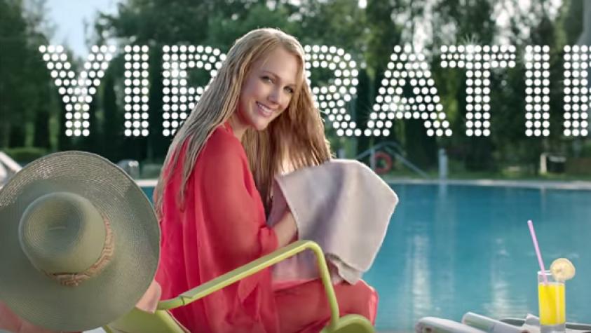 “Hurrem” se  luce en comercial de shampoo de reconocida marca