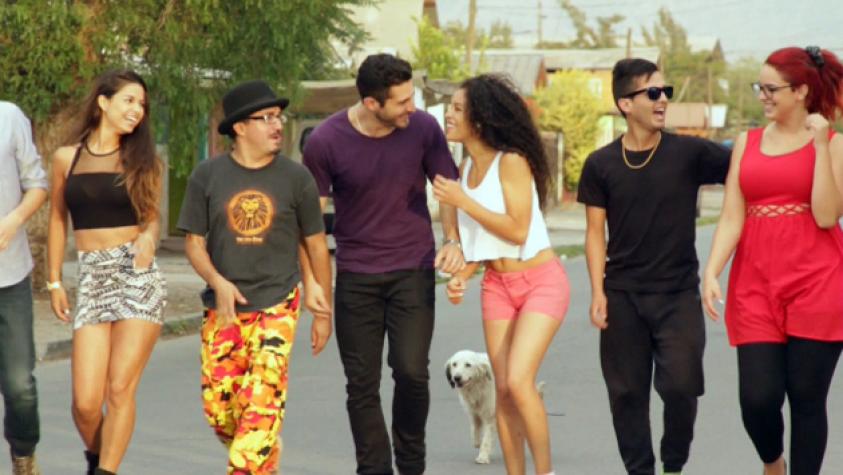 10 razones para ver “Amor Sin Banderas”