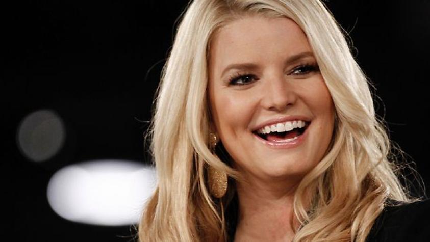 Jessica Simpson muestra su escote post-parto