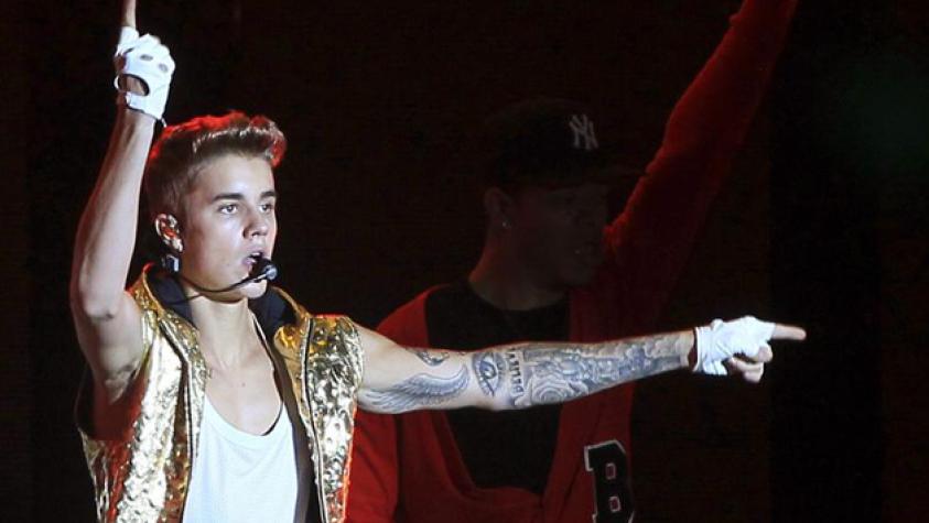 Justin Bieber atacó con huevos