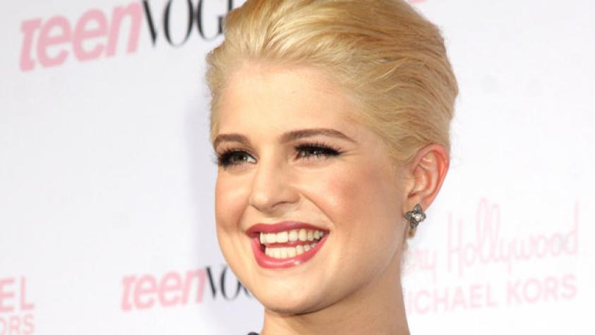 Kelly Osbourne se rompió la cabeza en confuso accidente