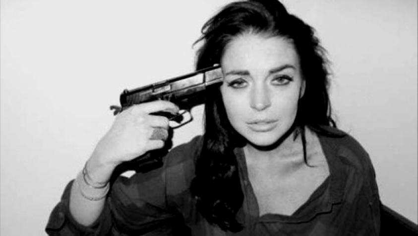 Lindsay Lohan se apunta con un arma a la cabeza