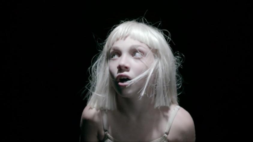 Maddie Ziegler revoluciona el Fashion Week