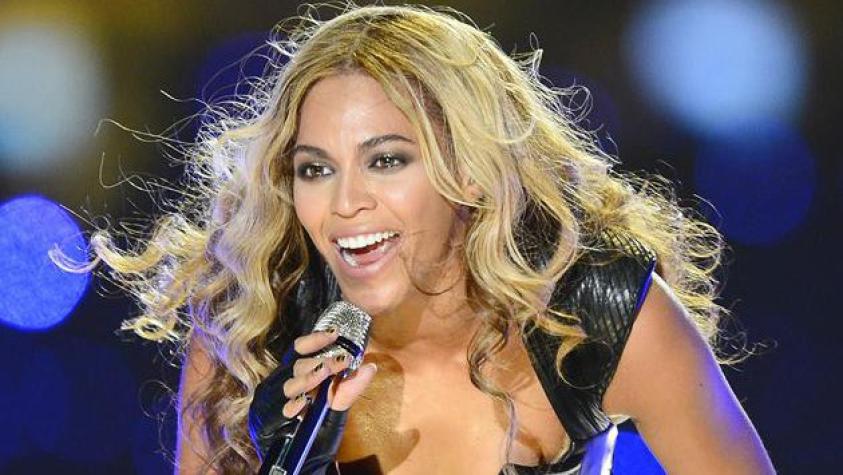 Voces femeninas cautivaron en el "Super Bowl"