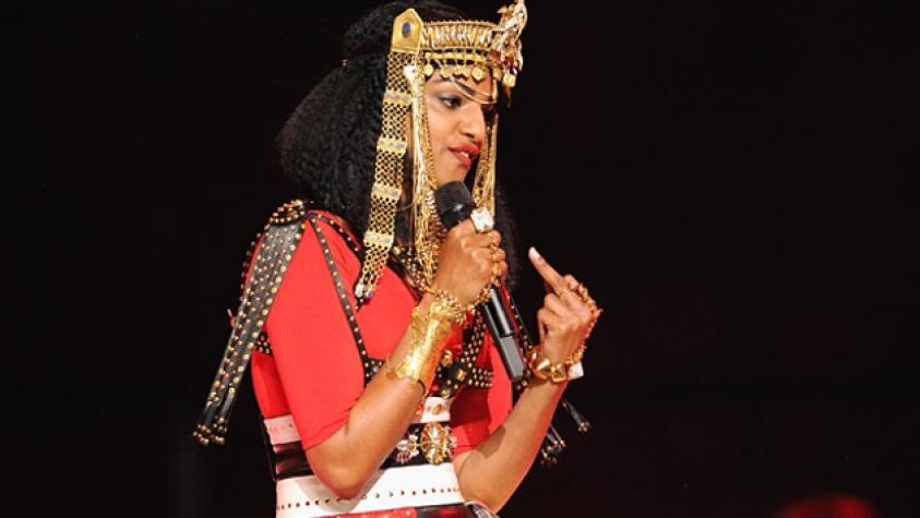 El gesto de M.I.A. en el Super Bowl que causó controversia en EE.UU