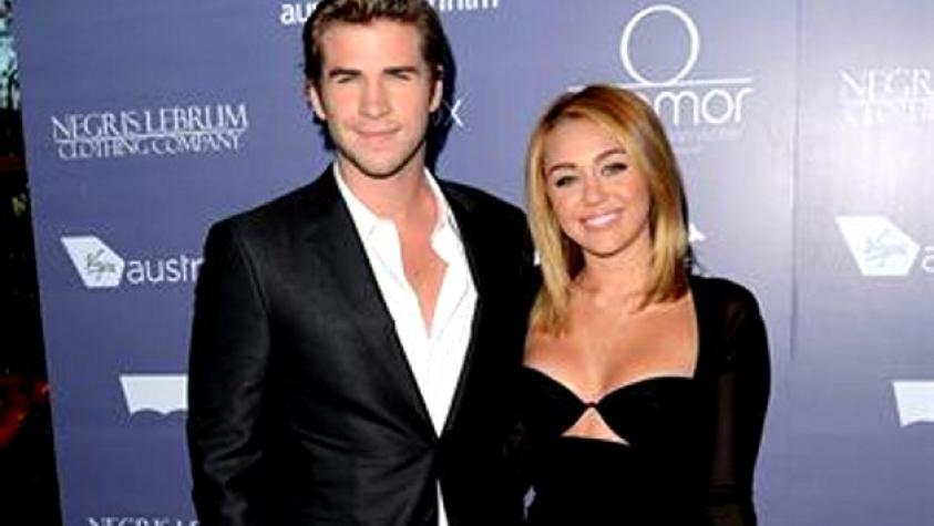 Miley Cyrus reaparece con su novio tras su compromiso de matrimonio