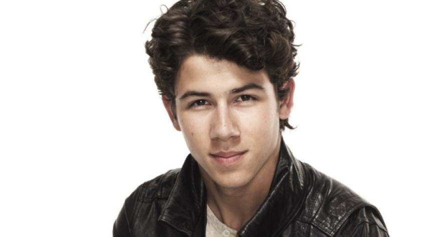 ¡Nick Jonas se rapó el pelo!