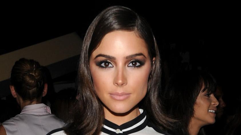 Olivia Culpo casi se desmaya en plena alfombra roja